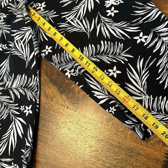 Terra & Sky long shorts/pedal pushers Size 1X EUC - Picture 4 of 4